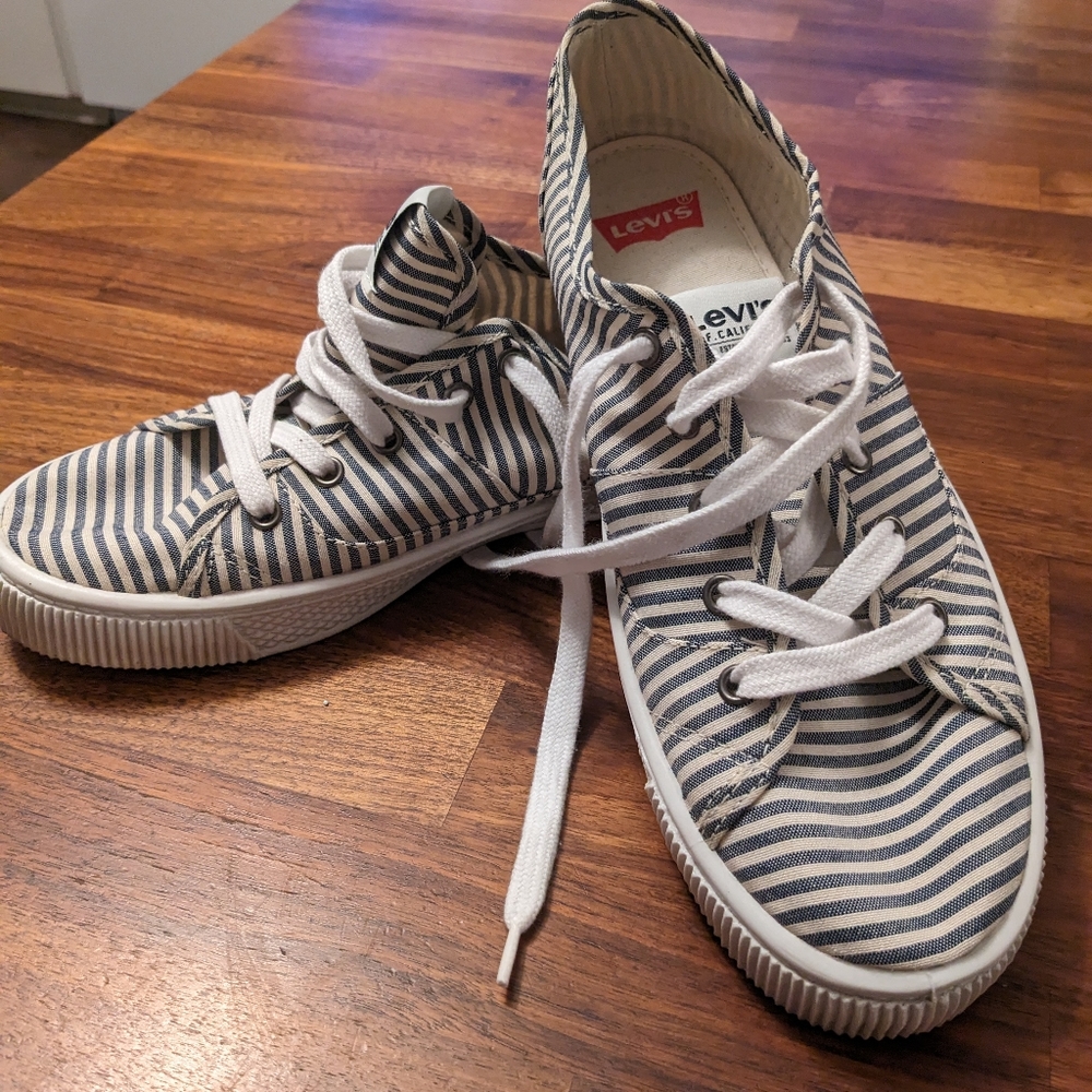 Levi's Running Shoes size 9.